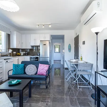 Apartment Kmeidos 1-bedroom In Larnaca
