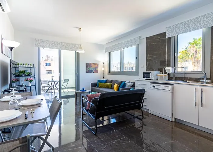 Kmeidos 1-bedroom In * Ларнака